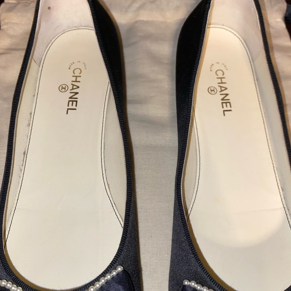 SOLD 💯🖤 Authentic CHANEL FLATS with Pearls - Picture 2 of 9